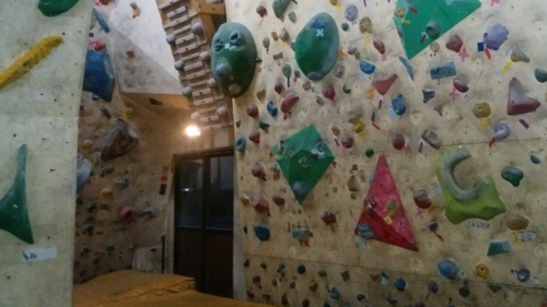 石川県のクライミング施設「金沢クライミングウォール（KCウォール）」